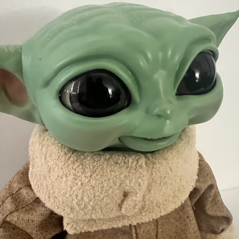 Hasbro Galactic Snackin' Grogu Animatronic Action Figure - Picture 2 of 10